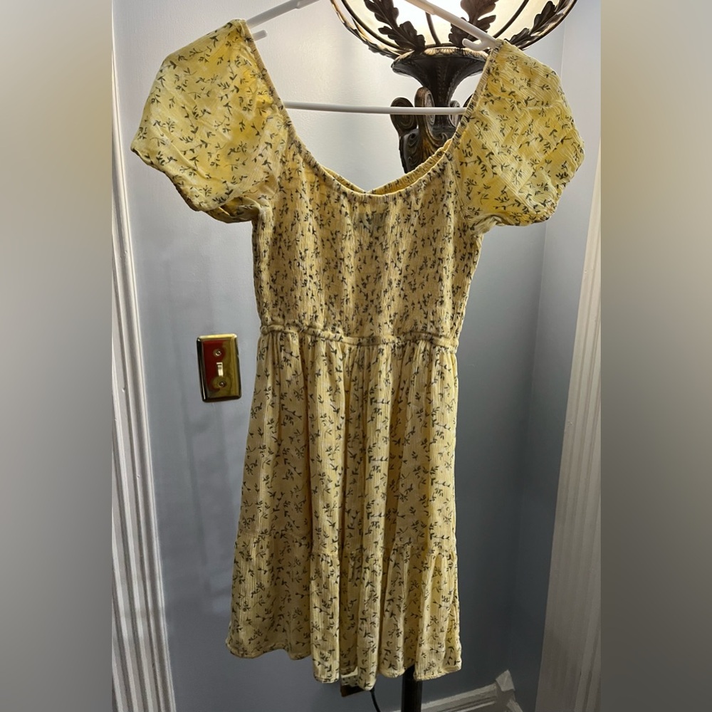Hollister size XS yellow flower dress